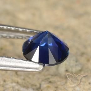 Zaffiro Azzurro crepuscolare naturale da 0.60 ct, Rotondo, VVS-VS