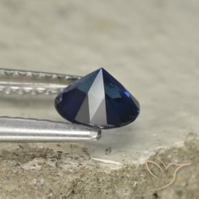Zaffiro Azzurro crepuscolare naturale da 0.70 ct, Rotondo, VVS-VS