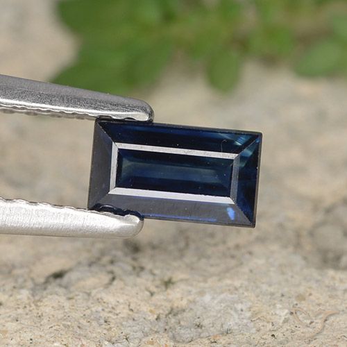 0.59ct Naturale Blu scuro Zaffiro, Taglio a baguette, VS