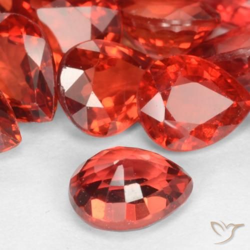 Zaffiro Rosso cremisi brillante naturale da 0.47 ct, Forma a pera, VVS-VS