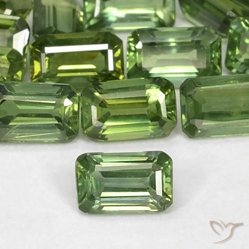 0.40ct Naturale Medium Light Green Zaffiro, Taglio smeraldo, VS