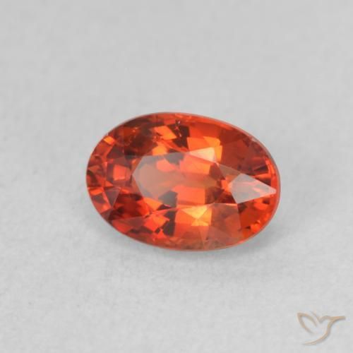 Zaffiro Rosso Ambra Intenso naturale da 0.73 ct, Ovale, VVS-VS