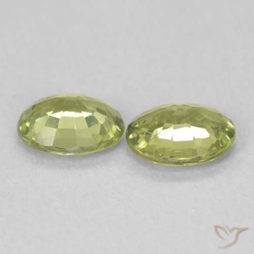 Gemme di Zaffiro Caldo bosco verde naturale da 0.82 ct, Ovale, VVS-VS