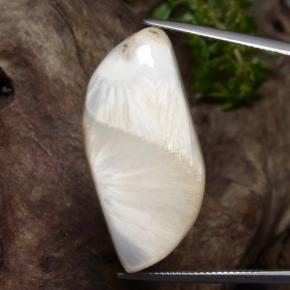 Scolecite bianco naturale da 28,06 ct, forma fantasia, opaco