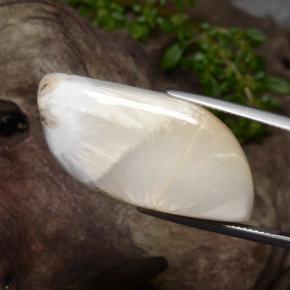 Scolecite bianco naturale da 28,06 ct, forma fantasia, opaco