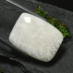 Scolecite naturale bianco da 17,38 ct, forma fantasia, opaco