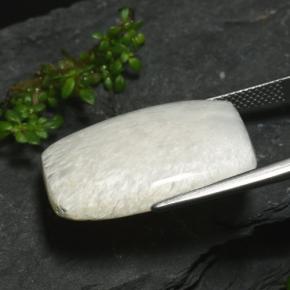 Scolecite naturale bianco da 17,38 ct, forma fantasia, opaco