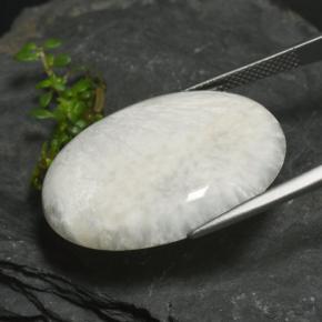 Scolecite Bianco grigiastro chiaro naturale da 22.74 ct, Taglio ovale, Opaco