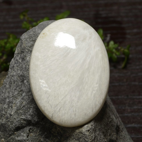 Scolecite Bianco caldo naturale da 31.41 ct, Taglio ovale, Opaco