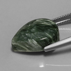 Serafinito Verde naturale da 8.32 ct, Forma a pera, Opaco