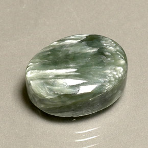 Serafinite naturale verde da 10,63 ct, taglio ovale, opaco