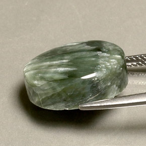 Serafinite naturale verde da 10,63 ct, taglio ovale, opaco