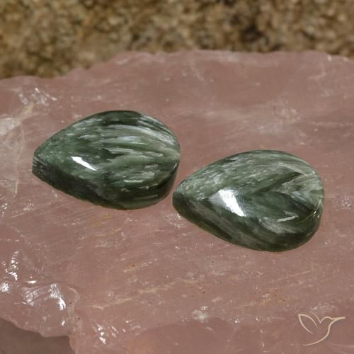 16.51ctw Naturale Verde terroso Serafinito, Forma a pera, Opaco