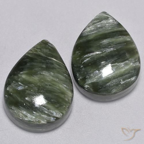 Gemme di Serafinito Army Green naturale da 16.79 ct, Forma a pera, Opaco