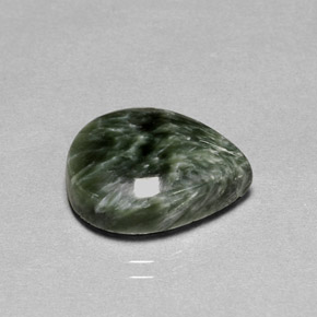 Serafinito Verde naturale da 8.32 ct, Forma a pera, Opaco