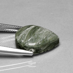 Serafinite naturale verde da 8,53 ct, taglio a pera, opaco