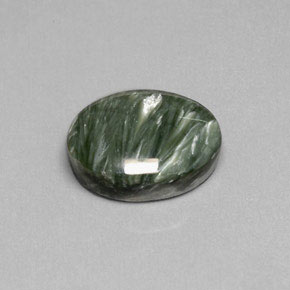 Serafinito Verde naturale da 8.81 ct, Taglio ovale, Opaco
