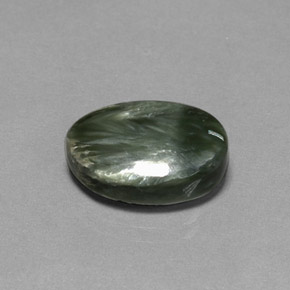 Serafinite naturale verde da 7,83 ct, taglio ovale, opaco