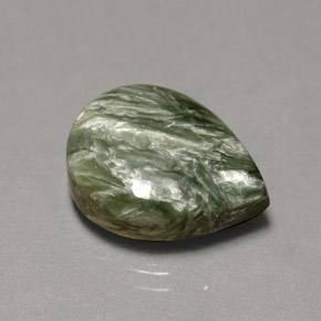 Serafinito Verde naturale da 7.64 ct, Forma a pera, Opaco