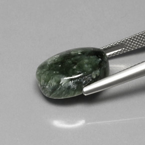 Serafinito Verde naturale da 9.81 ct, Taglio ovale, Opaco