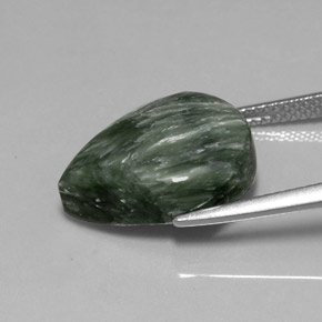 Serafinito Verde naturale da 8.73 ct, Forma a pera, Opaco