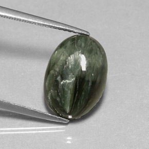 Serafinite naturale verde da 4,57 ct, taglio ovale, opaco