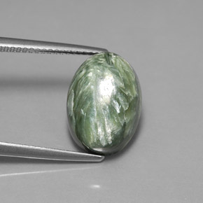 Serafinito Verde naturale da 6.71 ct, Taglio ovale, Opaco