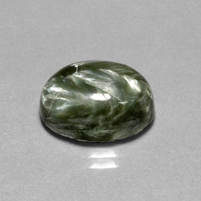 Serafinito Verde naturale da 6.73 ct, Taglio ovale, Opaco
