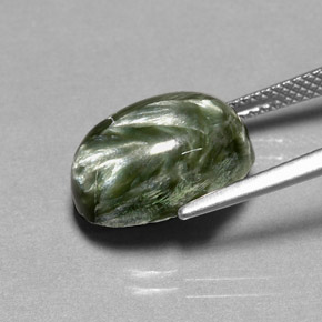Serafinito Verde naturale da 6.73 ct, Taglio ovale, Opaco