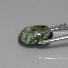 Serafinite naturale verde da 4,80 ct, taglio ovale, opaco