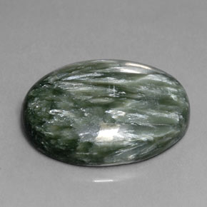 Serafinito Verde naturale da 12.82 ct, Taglio ovale, Opaco