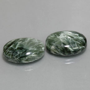 Serafinite naturale verde da  ct, taglio ovale, opaco