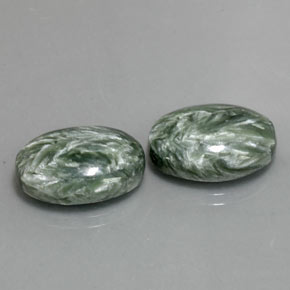 Serafinite naturale verde da  ct, taglio ovale, opaco