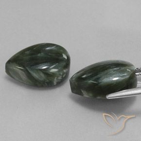 Gemme di Serafinito Verde scuro naturale da 11.87 ct, Forma a pera, Opaco
