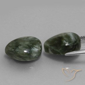 Gemme di Serafinito Verde terroso naturale da 11.80 ct, Forma a pera, Opaco
