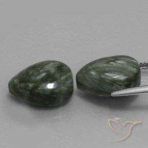Gemme di Serafinito Army Green naturale da 12.60 ct, Forma a pera, Opaco