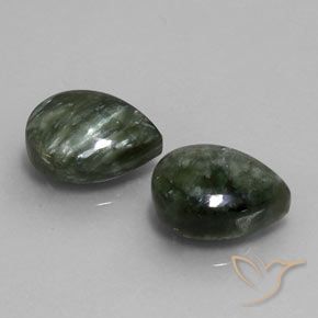 Gemme di Serafinito Verde grigiastro naturale da 11.00 ct, Forma a pera, Opaco