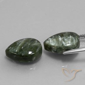 Gemme di Serafinito Verde grigiastro naturale da 11.00 ct, Forma a pera, Opaco