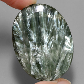 Serafinite naturale verde da 54,47 ct, taglio ovale, opaco