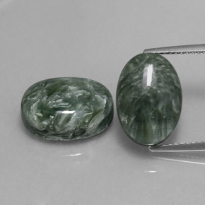 Serafinite naturale verde da 13,60 ct, taglio ovale, opaco