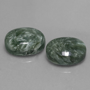 Serafinite naturale verde da 13,60 ct, taglio ovale, opaco