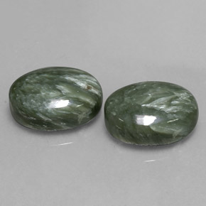 Serafinite naturale verde da  ct, taglio ovale, opaco