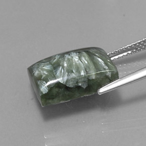 Serafinite naturale verde da 8,45 ct, baguette, opaco