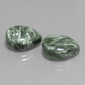 Serafinite naturale verde da 11,17 ct, taglio a pera, opaco