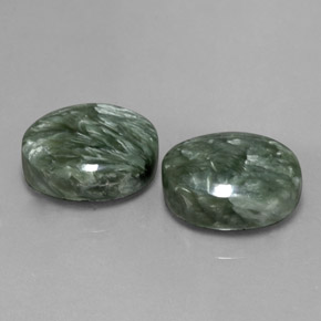 Serafinite naturale verde da  ct, taglio ovale, opaco