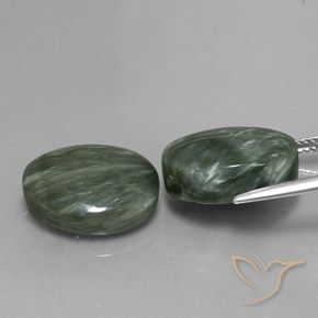 Gemme di Serafinito Verde medio naturale da 18.22 ct, Ovale, Opaco