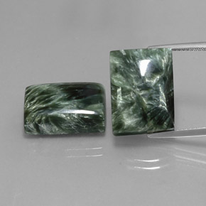 Gemme di Serafinito Verde scuro naturale da 21.79 ct, Taglio a baguette, Opaco