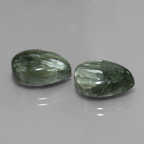 Serafinite naturale verde da  ct, taglio a pera, opaco