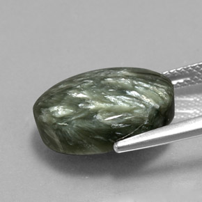 Serafinito Verde naturale da 8.44 ct, Taglio ovale, Opaco
