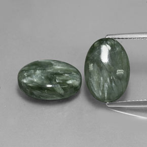 Serafinite naturale verde da 12,01 ct, taglio ovale, opaco